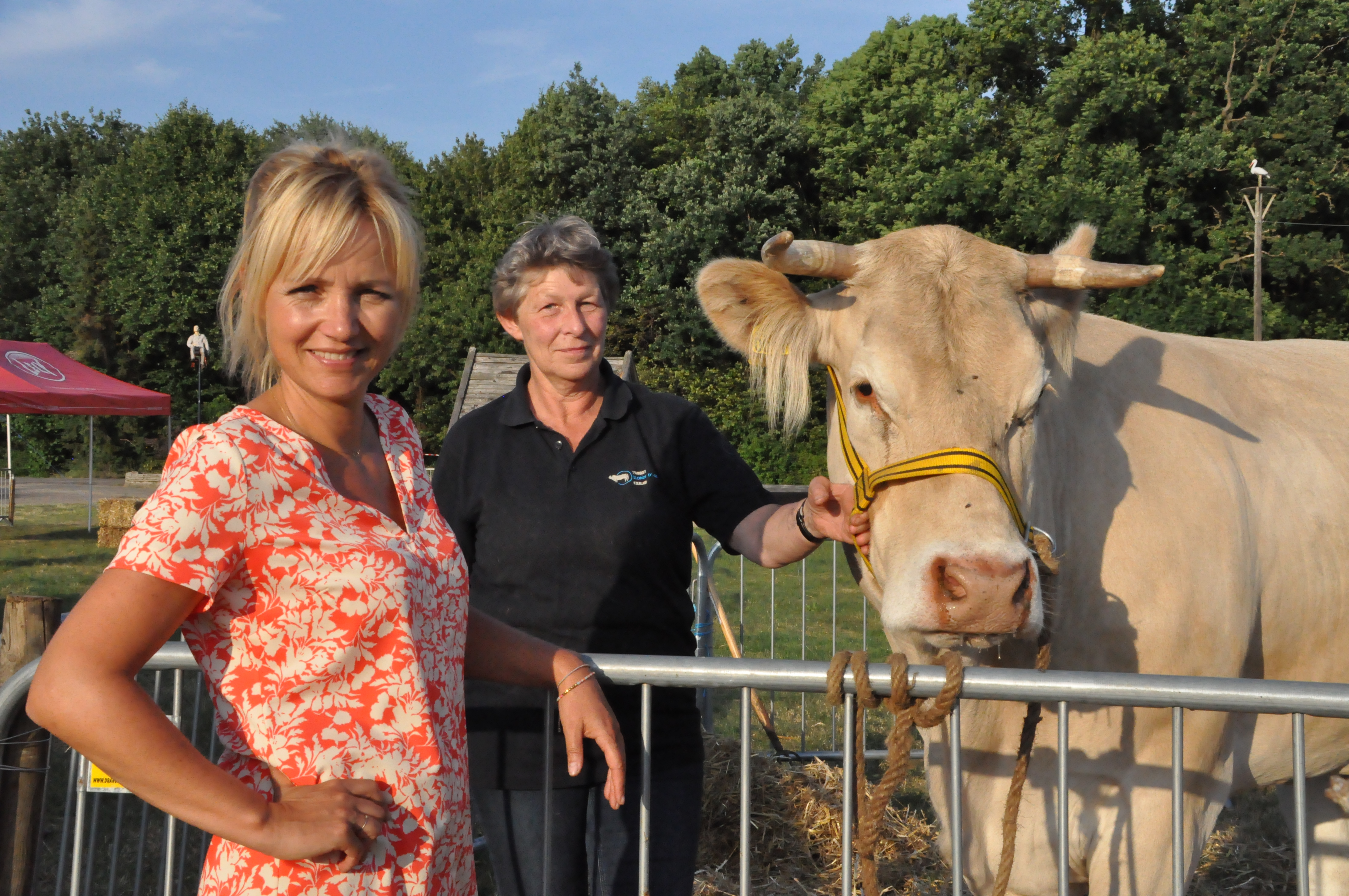 Ivon Jaspers bij de Blondes op de Fair in Aalten