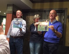 4Tjidde en Frans met kado