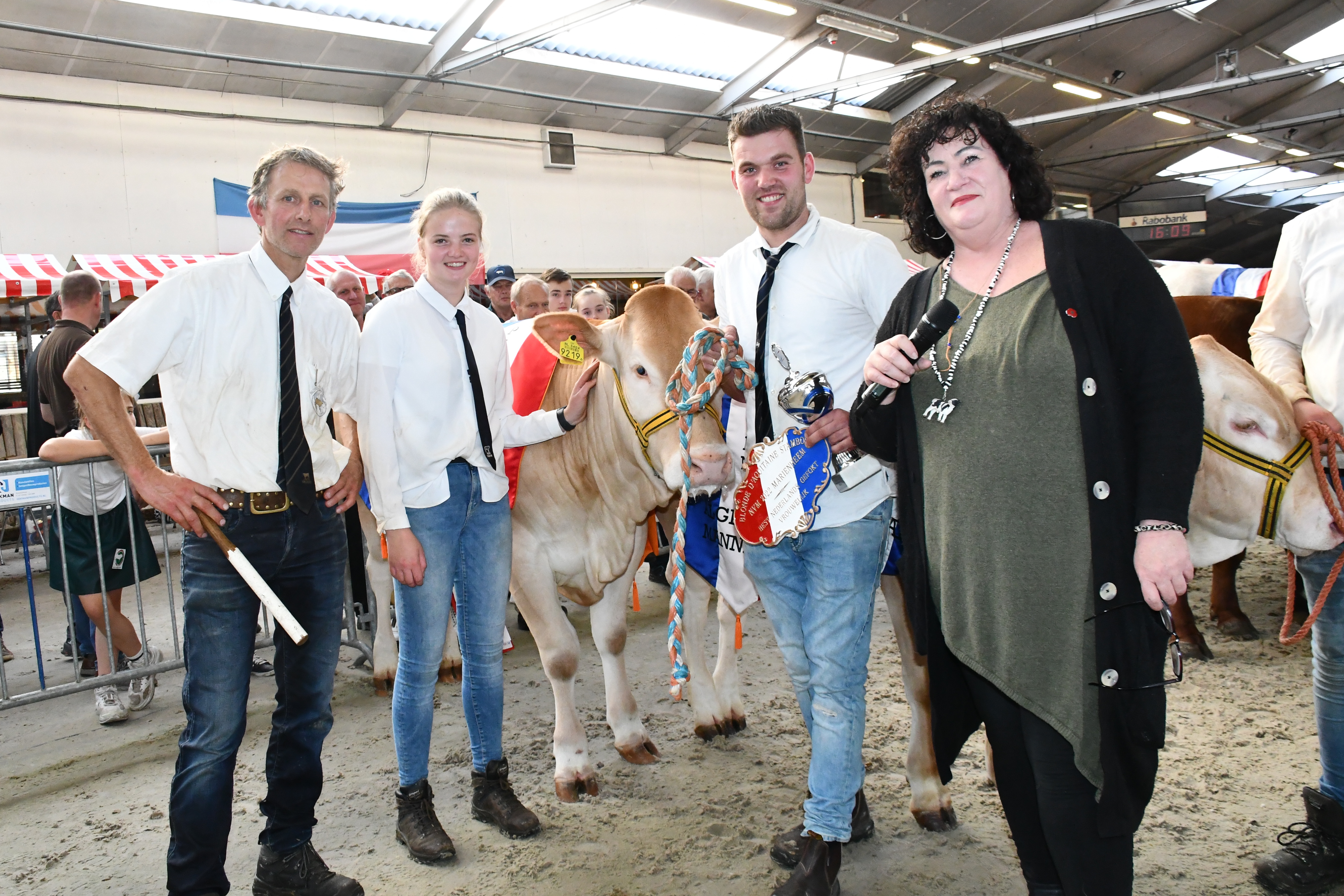 Caroline van der Plas feliciteert de Algemeen Kampioenen op de NVM