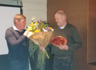 Rob ontvangt van JG Veldman de Blonde Award