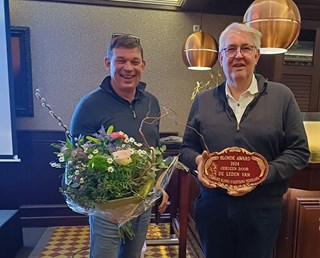 Mandrie van den Berg wint Blonde Award